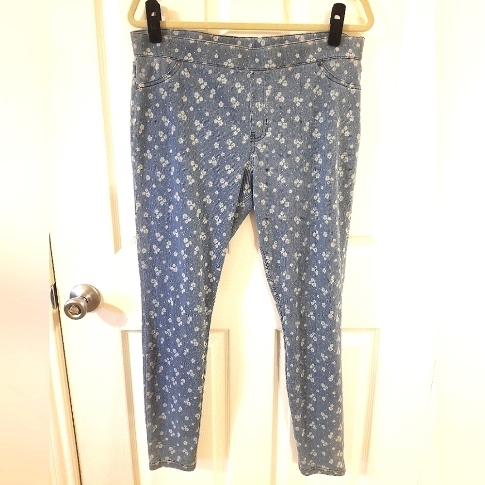 Utopia by Hue Jeans